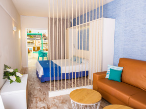 Отель HOVIMA La Pinta Beachfront Family