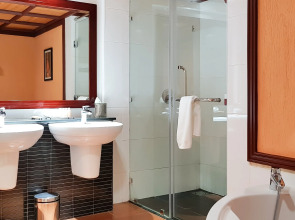 Отель Mövenpick Hotel & Residences Nairobi