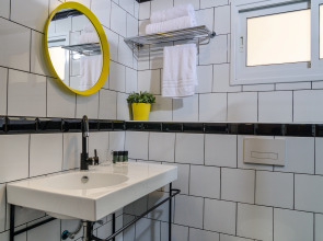 The White House Hotel at Dizengoff Square