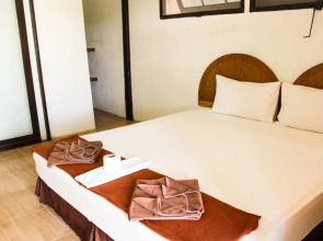 Phi Phi Cozy Seafront Resort