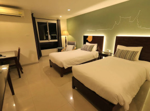 The Royal Bee Apart Hotel