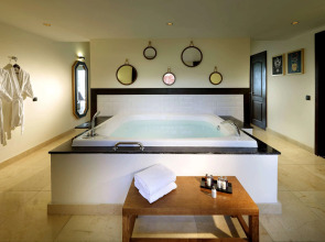 Grand Palladium Lady Hamilton Resort & Spa All Inclusive