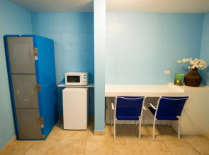 Waikiki Beachside Hostel