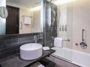 Renaissance Paris Arc de Triomphe Hotel