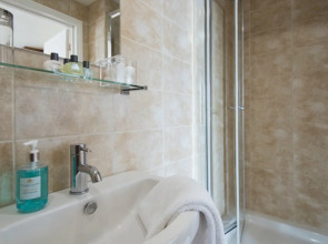 Gullivers Hotel - B&B