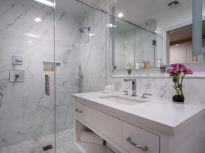 Beverly Hills Plaza Hotel & Spa