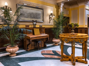 Отель Reina Cristina