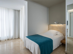 Belroy Hotel and Apartments