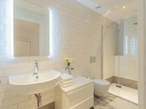 Your Private Harbour Nearby George Clooney