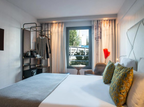 Le Parisis Paris Tour Eiffel