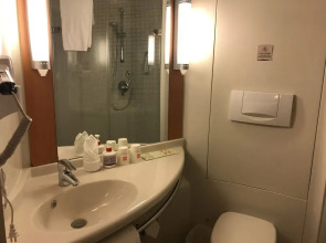 Ibis Dalian Zhongshan Square Hotel