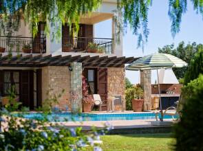 3 bedroom Villa Anarita 64 with private L-shaped pool, beautiful gardens, near resort village square