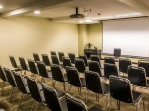 Urban Green Hotel & Suites