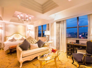 Huachen International Hotel