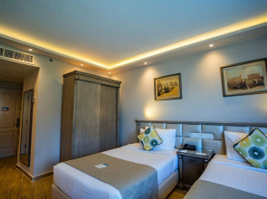 SUNRISE Alex Avenue Hotel