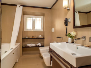 Les Fleurs Luxury House