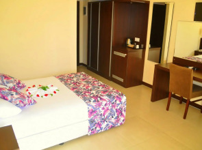 Sunshine Holiday Resort