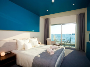 Carcavelos Beach Hotel