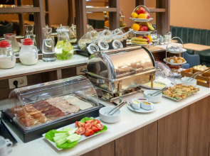 Отель Twelve by Aycon