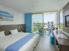 Limanaki Beach Hotel