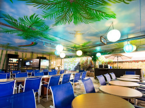 Waikiki Beachside Hostel