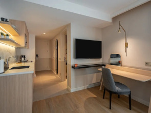 Oli Hotel And Suites