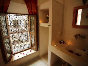 Riad White Flowers