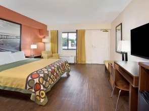 Super 8 by Wyndham Orlando International Drive