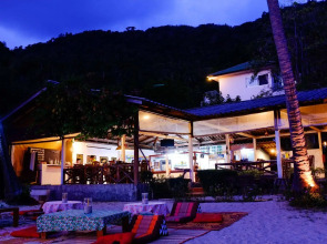 Thaniza Beachfront Resort