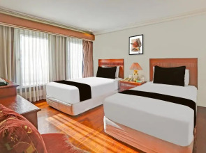 Townhouse OAK Makati Manila Near PNR Pasay Evangelista formerly VIP Suites