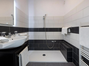 The Originals City, Hôtel Galaxie, Nice Aéroport