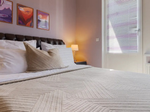 БелосНежность на набережной Обводного канала 108