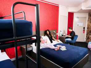 Space Hotel - Hostel