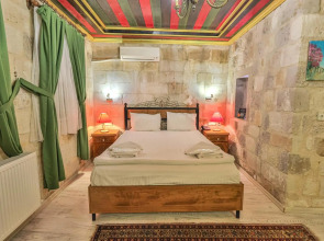 Bedrock Cave Hotel - Adults Only