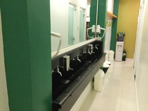 Townhouse OAK Makati Manila Near PNR Pasay Evangelista formerly VIP Suites