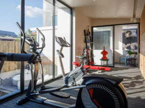 Chala Number 2 Art and Gallery House