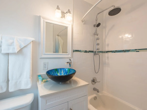 Sea Beach Plaza - Near Jungle Queen Riverboat