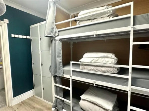 Smart Hyde Park View - Hostel