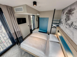 Schulz Hotel Berlin Wall at the East Side Gallery