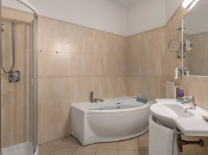 Отель Sovrana & Re Aqva SPA