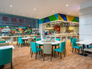 Holiday Inn Shanghai Jing'an by IHG