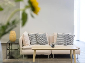 Local Hostel & Suites