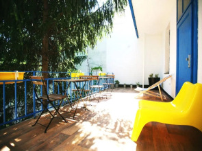 Freddie next to Mercury