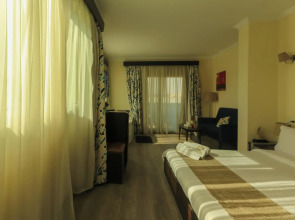 Pyramid Edge Hotel & Exclusive Pyramids View Rooftop