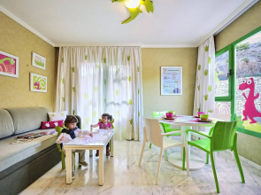 Holiday World RIWO - Teens Hotel