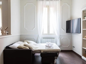 A World Aparts - Frattina Royal