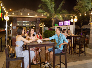 Holiday Beach Hotel Danang