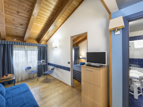 West Point Airport Hotel