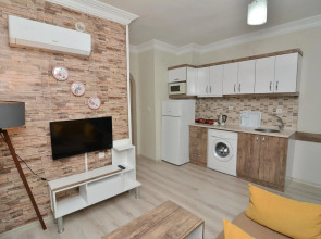 Cleopatra King Apart