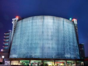 Guilin Lijiang Waterfall Hotel